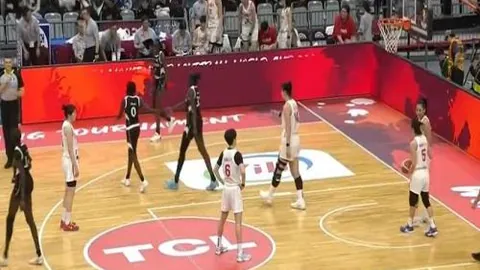 亚冬会：雄鸡荣耀的冰雪盛宴2025-01-31